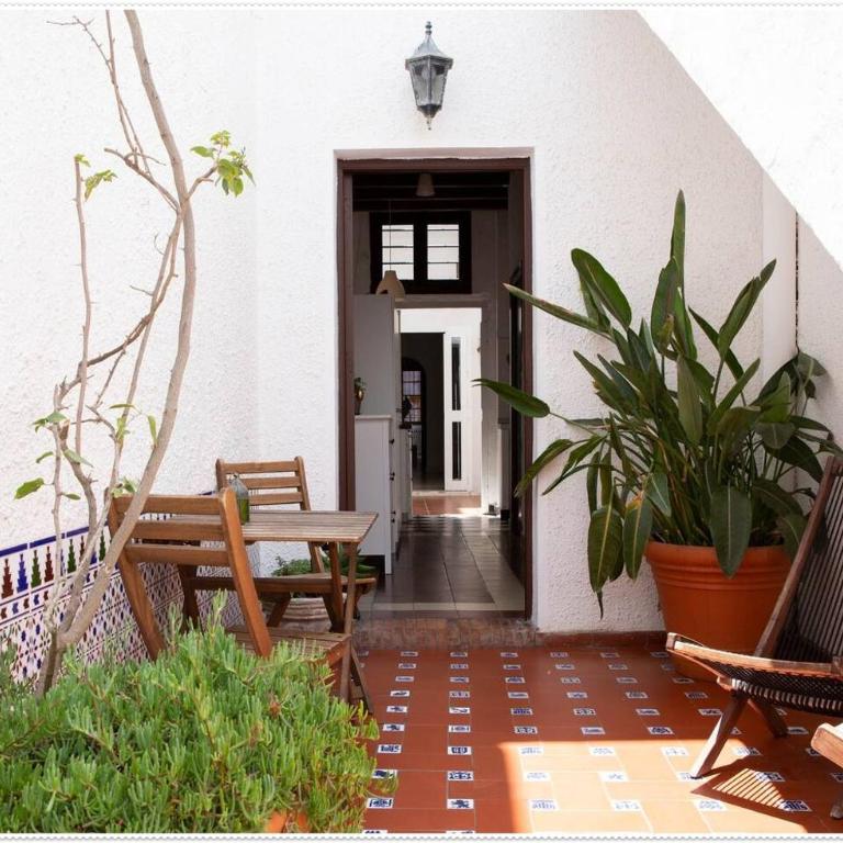 Charming Home Near Santa María del Mar - Six-Bedroom House - 37