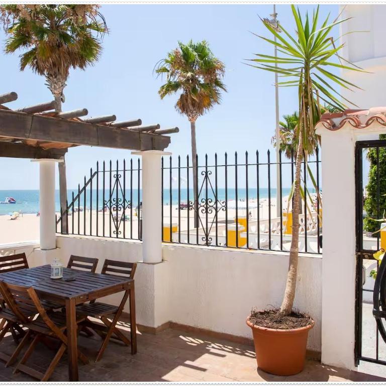 Charming Home Near Santa María del Mar - Six-Bedroom House - 40