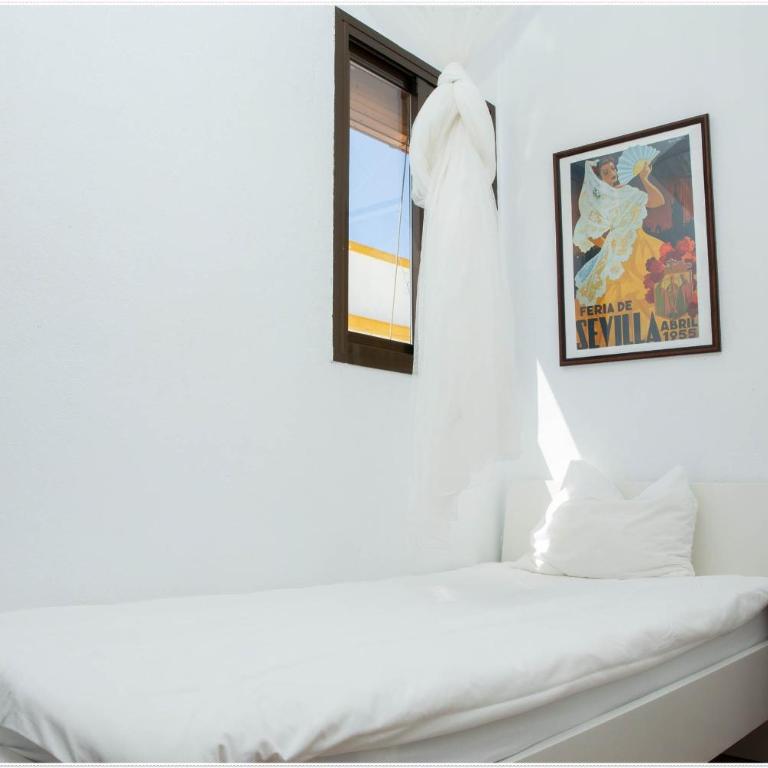 Charming Home Near Santa María del Mar - Six-Bedroom House - 43
