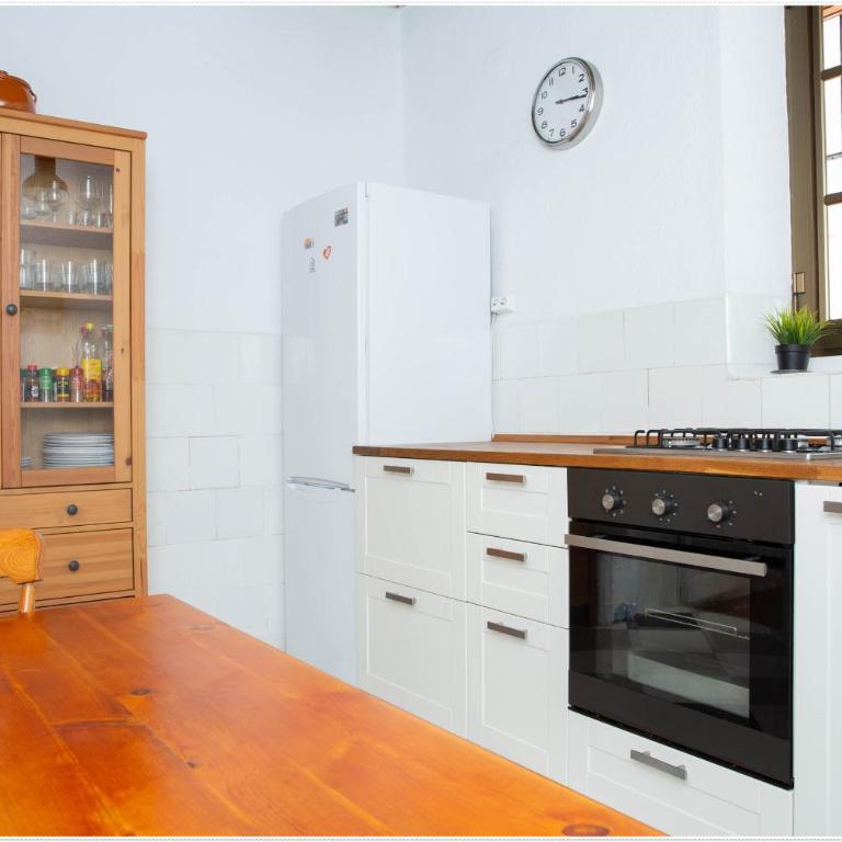 Charming Home Near Santa María del Mar - Six-Bedroom House - 45