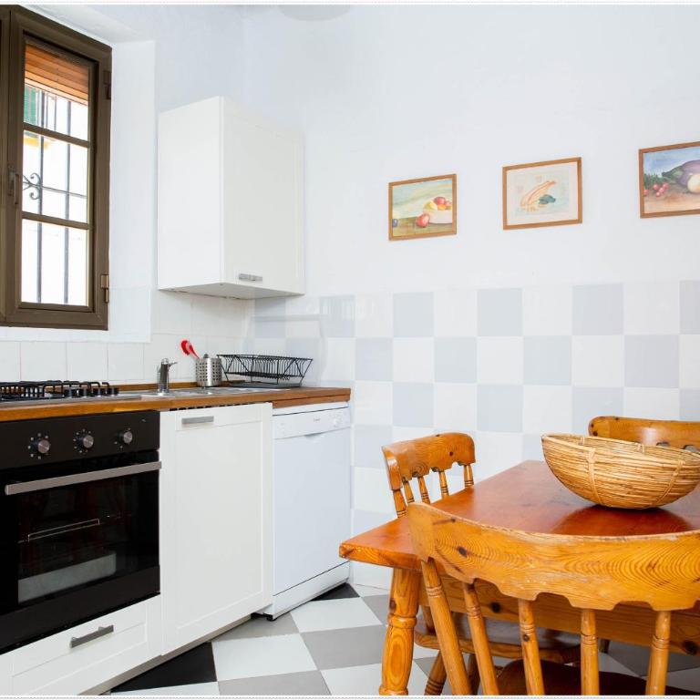 Charming Home Near Santa María del Mar - Six-Bedroom House - 48