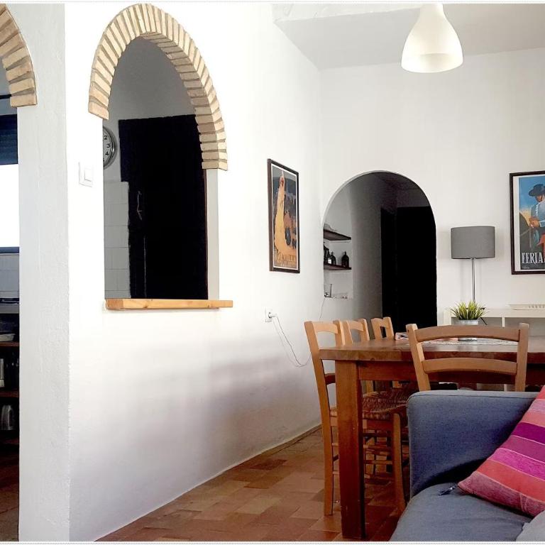 Charming Home Near Santa María del Mar - Six-Bedroom House - 53