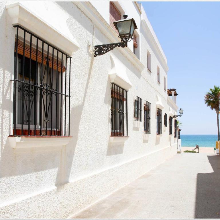 Charming Home Near Santa María del Mar - Six-Bedroom House - 74