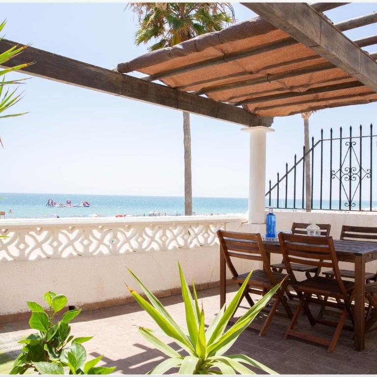 Charming Home Near Santa María del Mar - Six-Bedroom House - 69