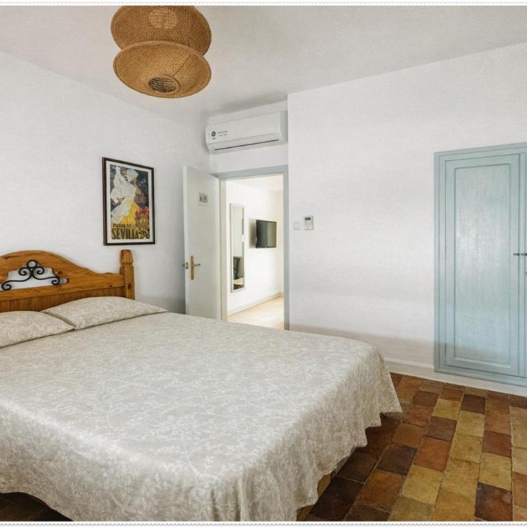 Charming Home Near Santa María del Mar - Six-Bedroom House - 72