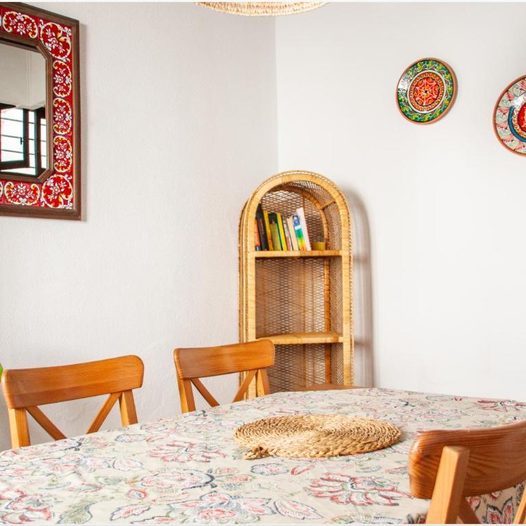 Charming Home Near Santa María del Mar - Six-Bedroom House - 78