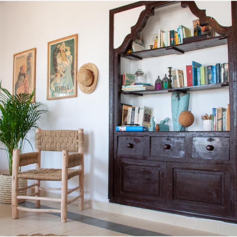 Charming Home Near Santa María del Mar - Six-Bedroom House - 85