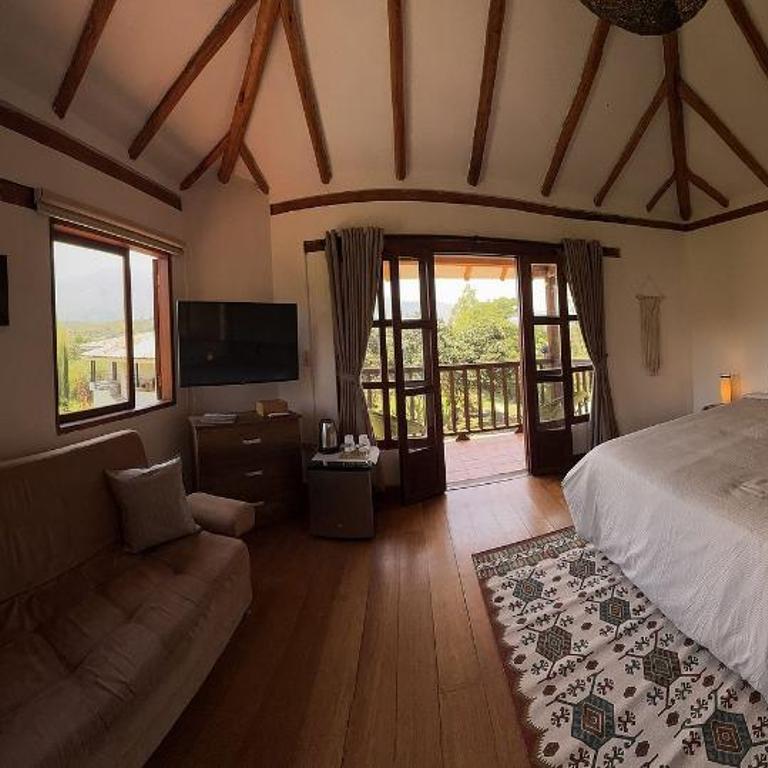 El Solaz Suites By Honnor Living - Triple Room with View - 13