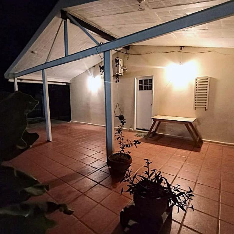 Casa De 4 Ambientes a metros de la Playa - Three-Bedroom House - 30