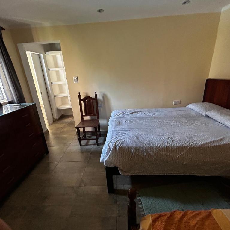 Casa funcional en Ledesma - Casa de 3 dormitorios - 2