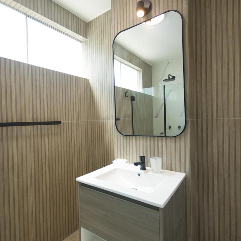 2-BR Apt in the Financial District with park views - Vacation Home - 5