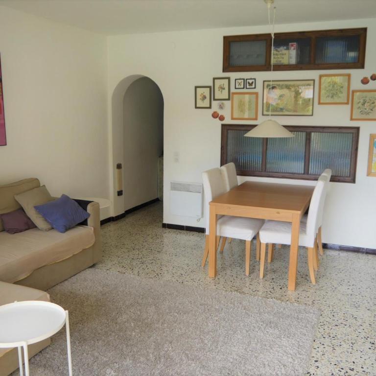 Cómodo apartamento en S'Agaró con terraza y piscina - ES-298-9 - Apartamento - 4