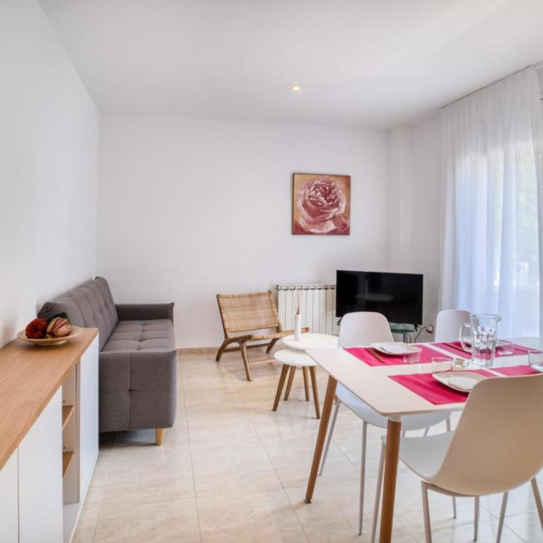 Apartamento céntrico en S'agaró con balcón y estacionamiento - ES-298-28 - Apartamento - 2