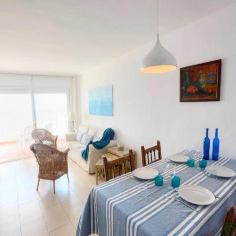 Apartamento con terraza para 6 pax en Sant Feliu de Guíxols - ES-298-18 - Apartamento - 5