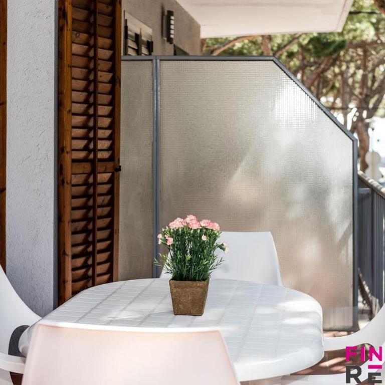 Apartamento a 100m de la playa con terraza, aparcamiento y vista lateral al mar - ES-298-30 - Apartamento - 1