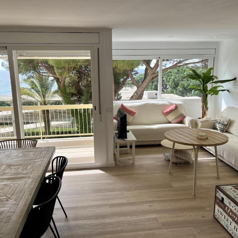 Apartamento con vista al mar en Platja d'Aro, acceso directo a la playa - ES-298-35 - Apartamento - 2