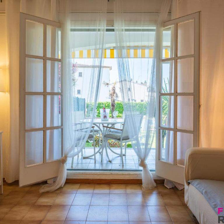 Apartamento en planta baja con jardín y acceso a piscina, cerca de playa de Sant Pol - ES-298-47 - Apartamento - 12