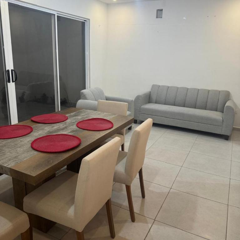 Casa MILO en Sector Privado - Four-Bedroom House - 8