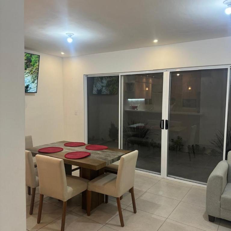 Casa MILO en Sector Privado - Four-Bedroom House - 11