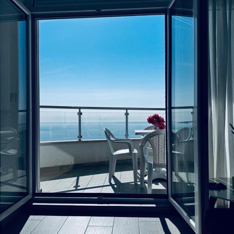 SF Apartments Lux - Two-Bedroom Apartment with Sea View - 13