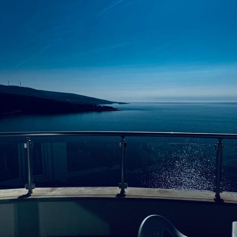SF Apartments Lux - Two-Bedroom Apartment with Sea View - 10