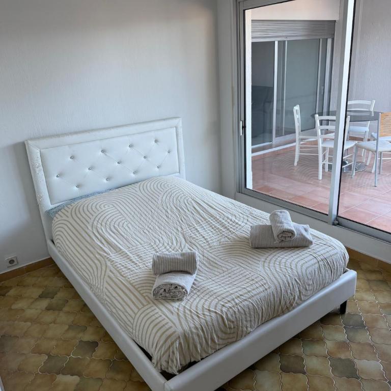 Appartement 3 chambres avec piscine et parking privé - Appartement 1 Chambre - 6