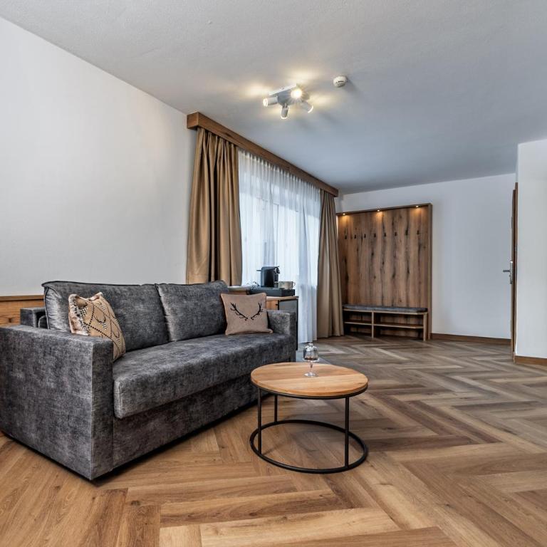 Hotel Vier Jahreszeiten - Familienzimmer mit Balkon - 2