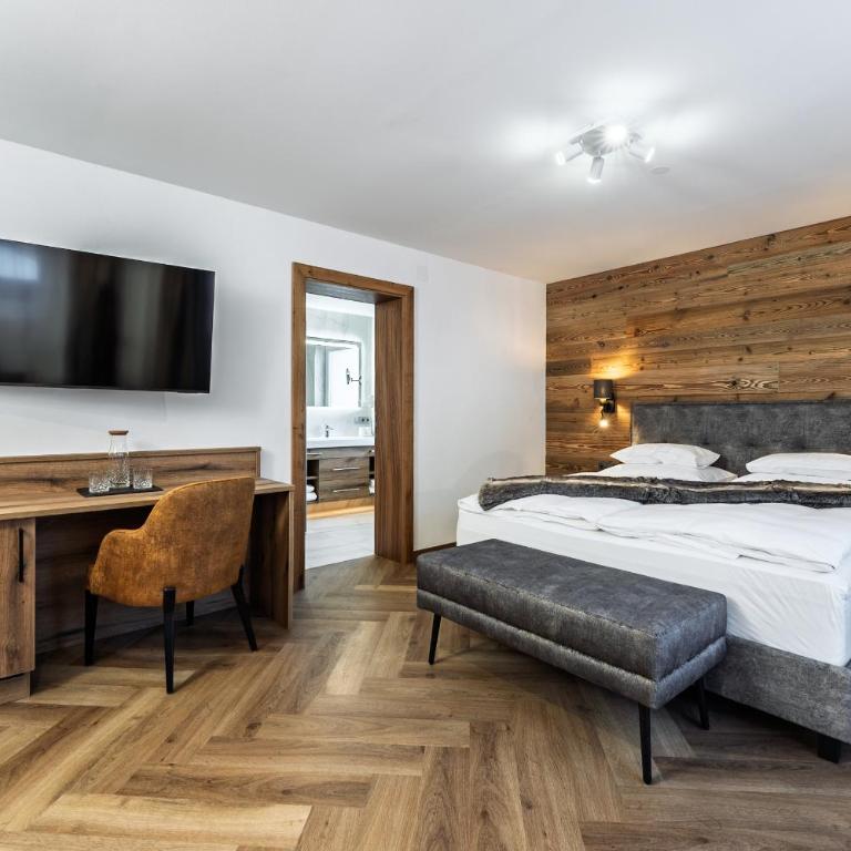 Hotel Vier Jahreszeiten - Familienzimmer mit Balkon - 1