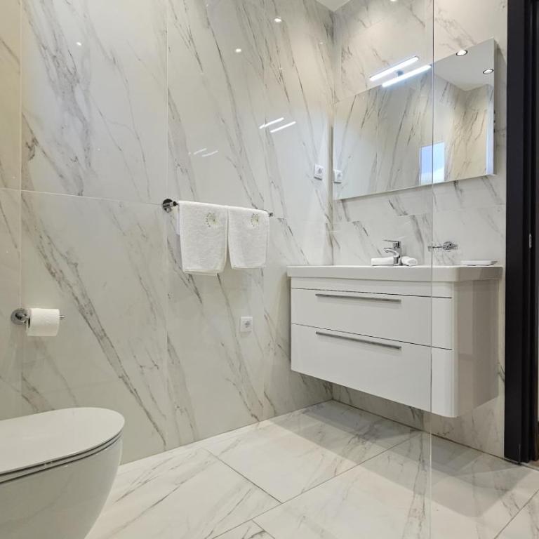 Azure Coast Deluxe Residence - Budva Seafront Living Suites - Two-Bedroom Suite - 16