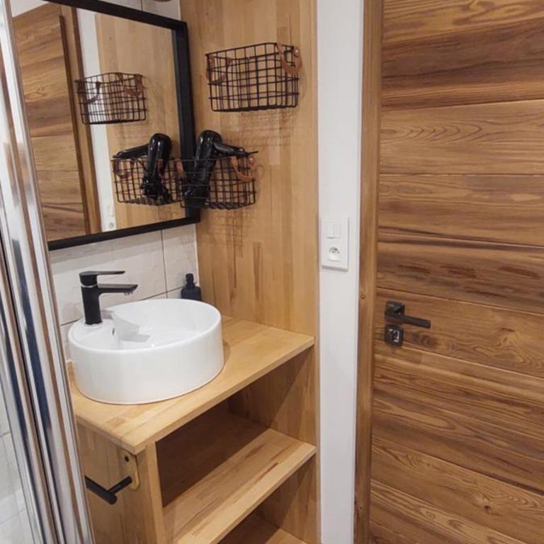 Spacieux duplex avec terrasse très apprécié des voyageurs au cœur de la Bresse - de 2 à 8 personnes - Apartment - 16