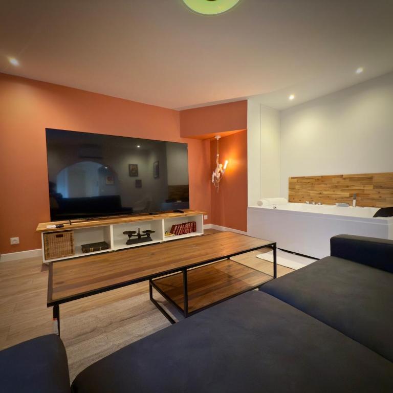 P01 Grand appartement proche gare cinéma jacuzzi RDC sur cour privative - Apartamento de 1 dormitorio - 10