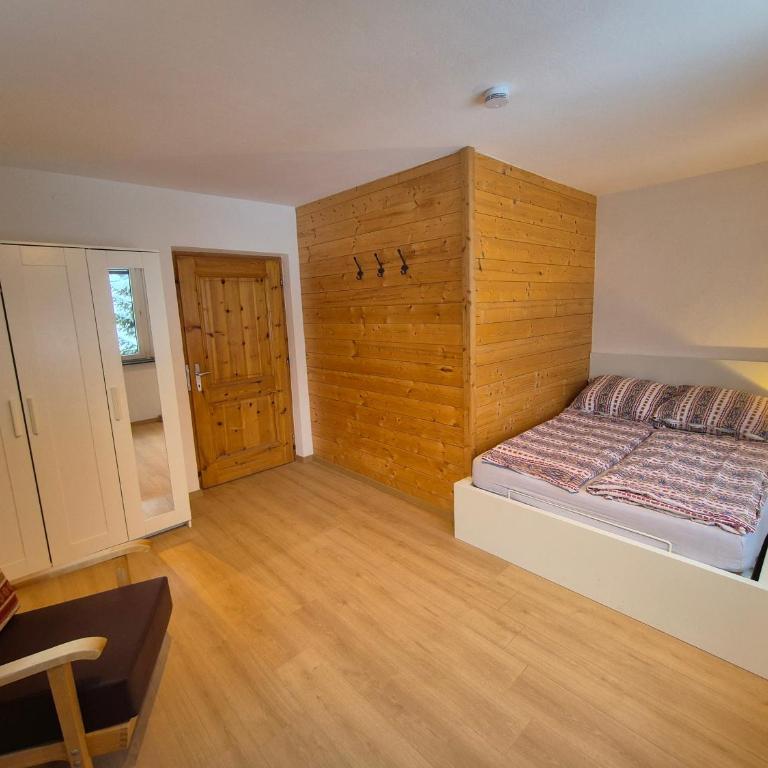 Spiss 21 - Doppelzimmer mit Bergblick - 5