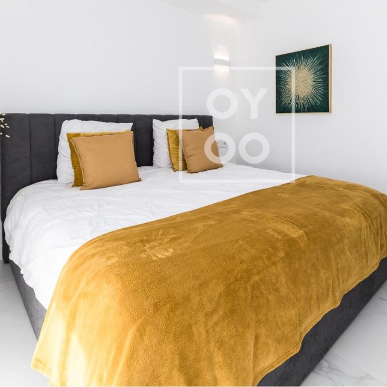 Infinity Blue groundfloor apt, beachfront, heated pool - by OYOOSTAYS - Apartamento de 2 dormitorios con terraza y vistas al mar - 23