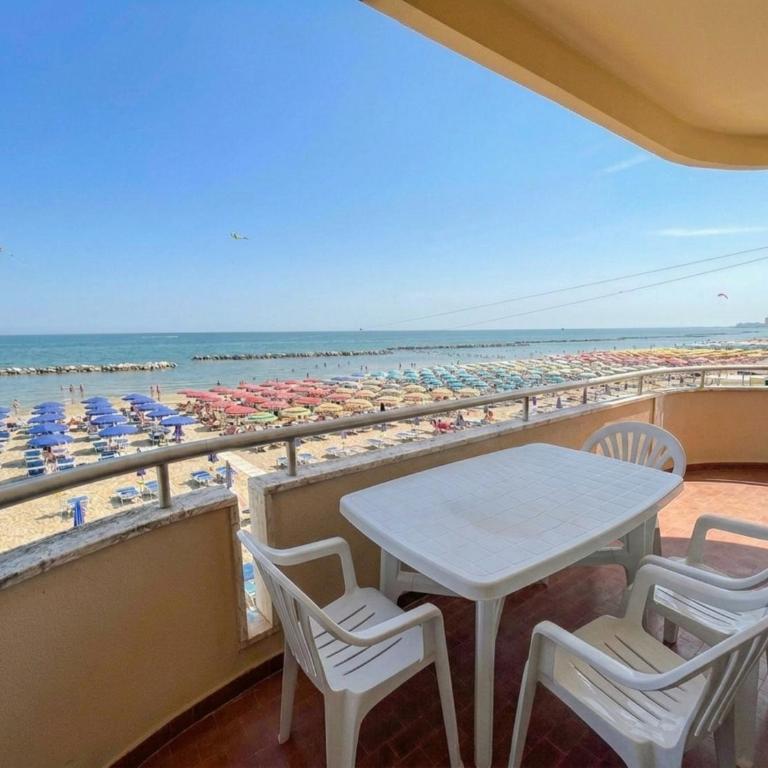 3 Trilocale fronte mare - Appartamento con 2 Camere da Letto - 1