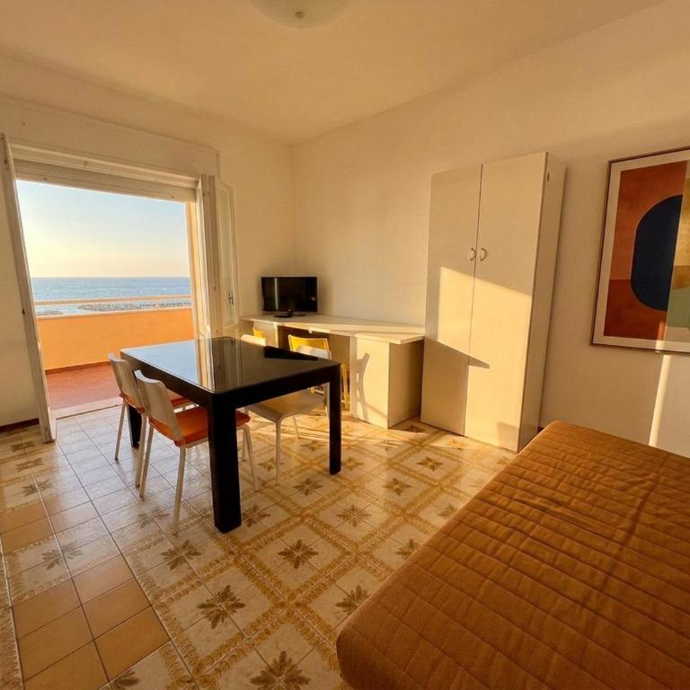3 Trilocale fronte mare - Appartamento con 2 Camere da Letto - 5