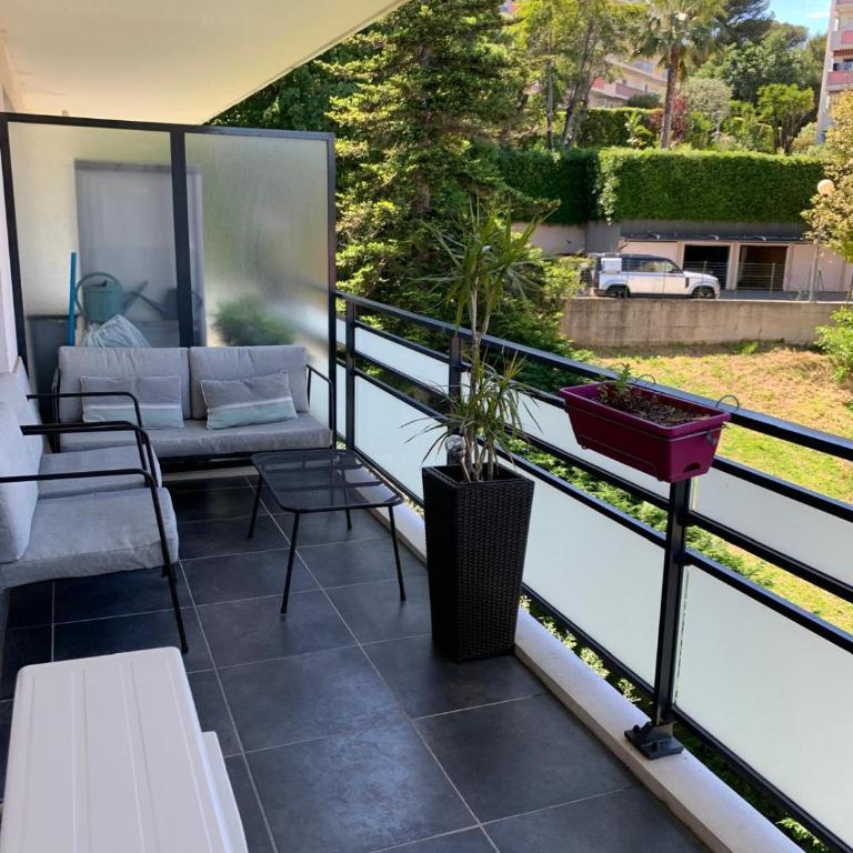 Agréable 2 pièces climatisé parking gratuit - Apartamento de 1 dormitorio - 1