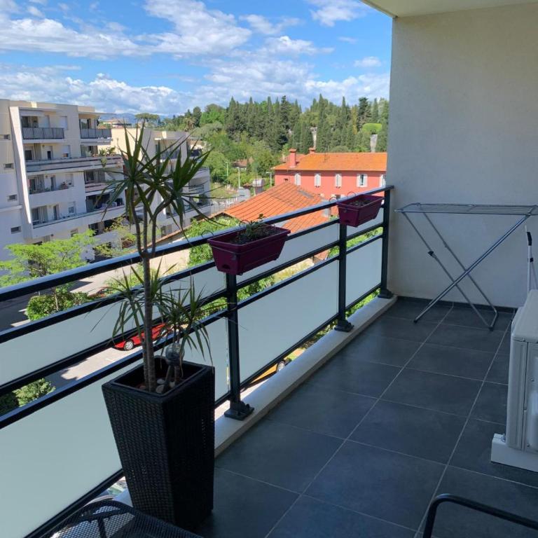 Agréable 2 pièces climatisé parking gratuit - Apartamento de 1 dormitorio - 10
