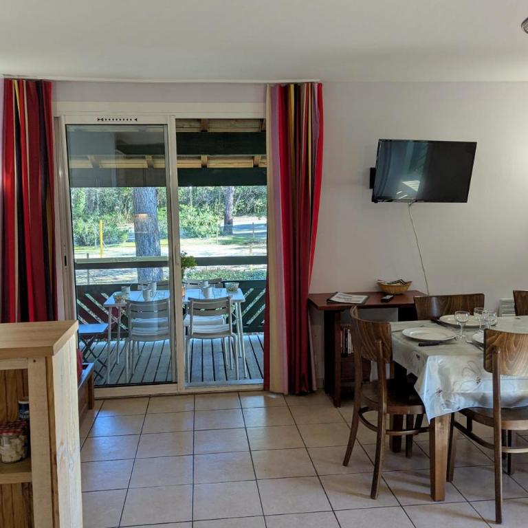 Apartment for 5 with terrasse near the ocean - Apartment - 4
