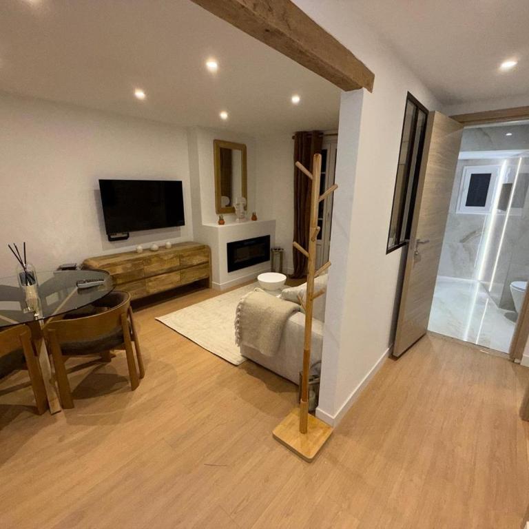 Repère des Artistes - central, 3mn from Beach, 10mn Palais, modern, AC, balcony - Appartement - 3