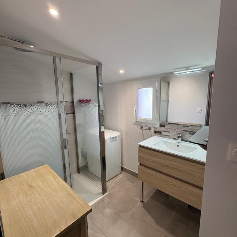 Clos des pins- Climatisation-Parking-Draps By LCG - Two-Bedroom House - 11