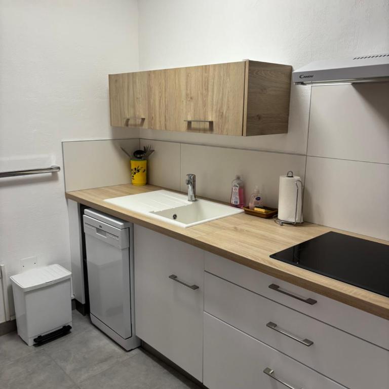 Clos des pins- Climatisation-Parking-Draps By LCG - Two-Bedroom House - 5