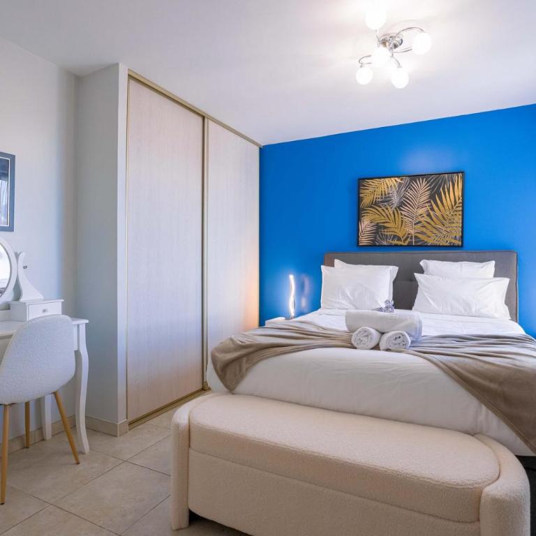 Blue Riviera - Terrace with sea view, pool, modern, spacious, AC - Apartment - 30