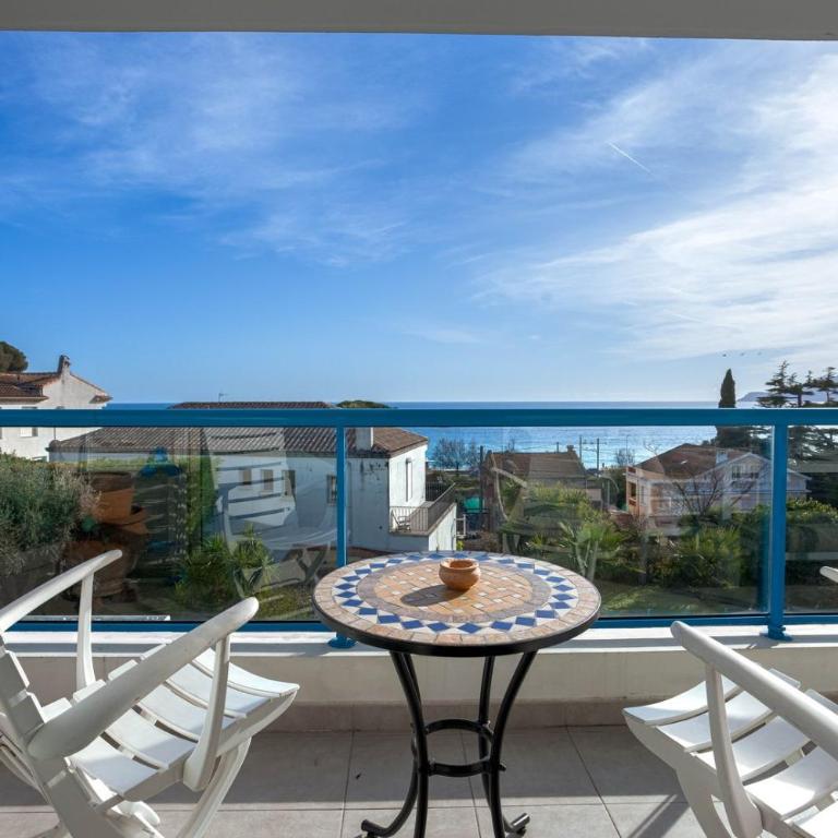Blue Riviera - Terrace with sea view, pool, modern, spacious, AC - Apartment - 14