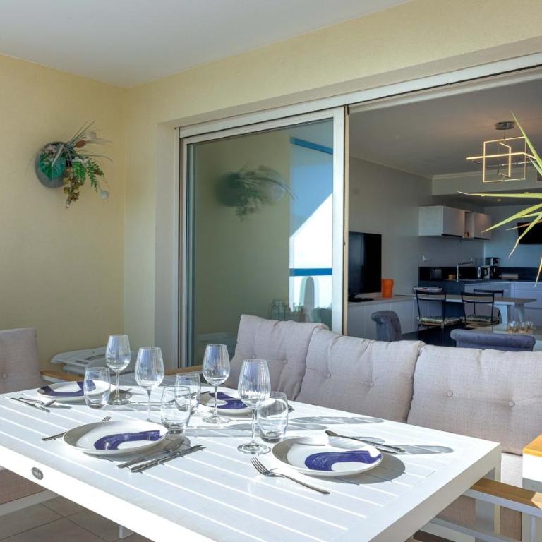 Blue Riviera - Terrace with sea view, pool, modern, spacious, AC - Apartment - 10