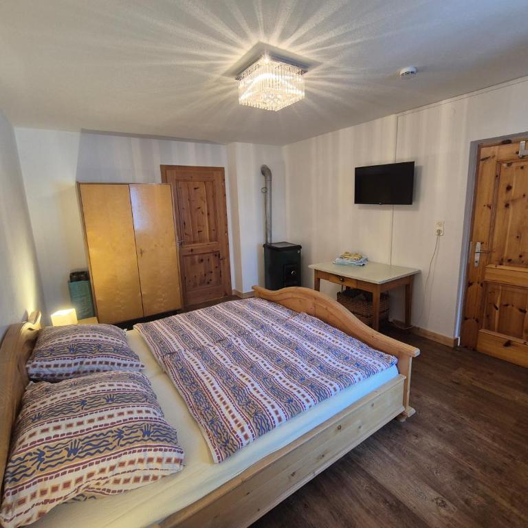 Spiss 21 - Doppelzimmer mit Bergblick - 12