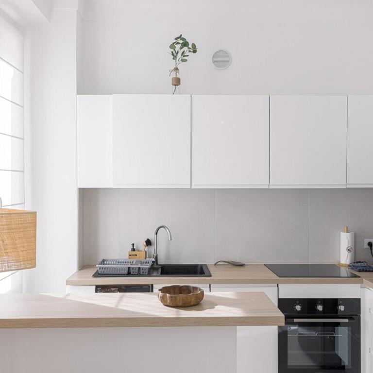 Josi - 2 chambres, central, 10mn du Palais&Plages, neuf, clim - Apartment - 10