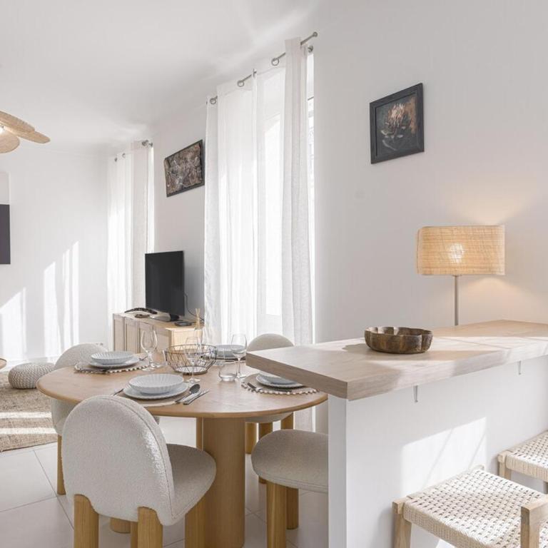 Josi - 2 chambres, central, 10mn du Palais&Plages, neuf, clim - Apartment - 17