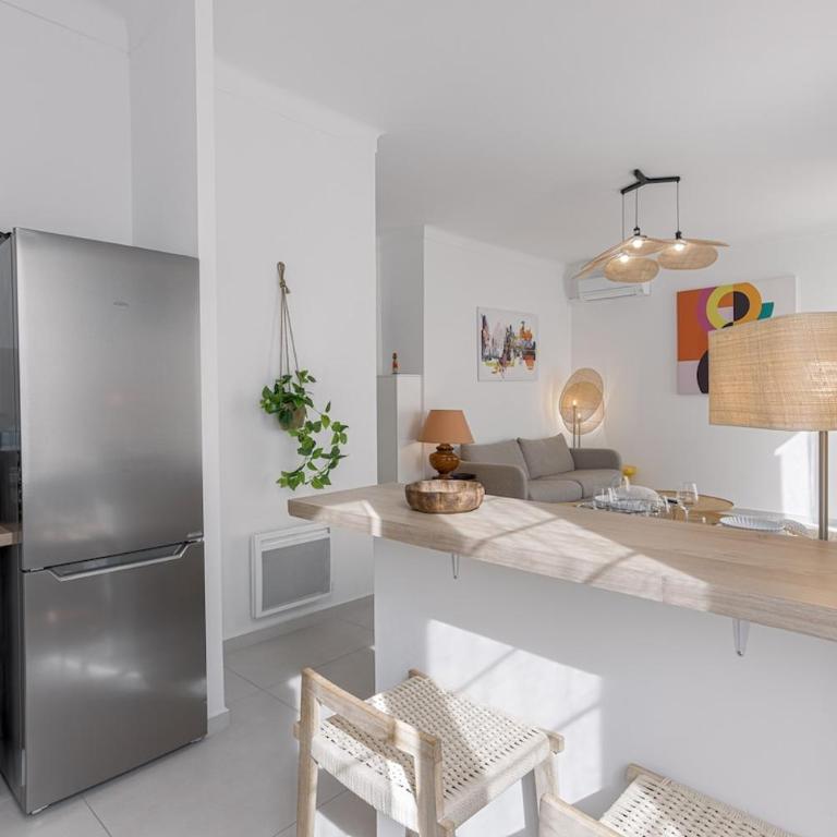 Josi - 2 chambres, central, 10mn du Palais&Plages, neuf, clim - Apartment - 13