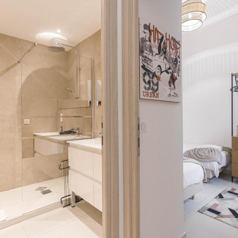 Josi - 2 chambres, central, 10mn du Palais&Plages, neuf, clim - Apartment - 24