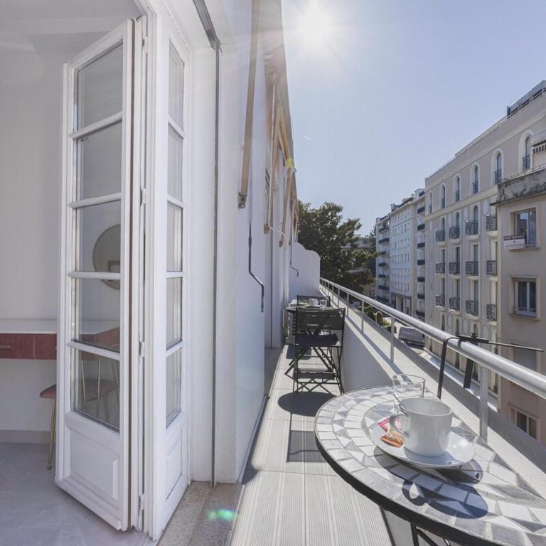 Cannes Molière - Palais, Plage, Balcon, Clim et Centre ville - Apartment - 3